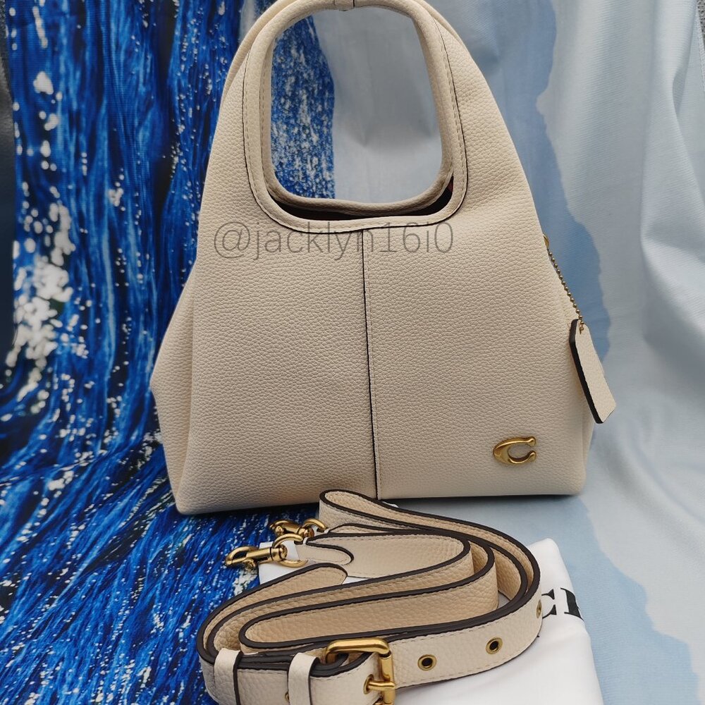🐽🐽Coach Lana Shoulder Bag 23